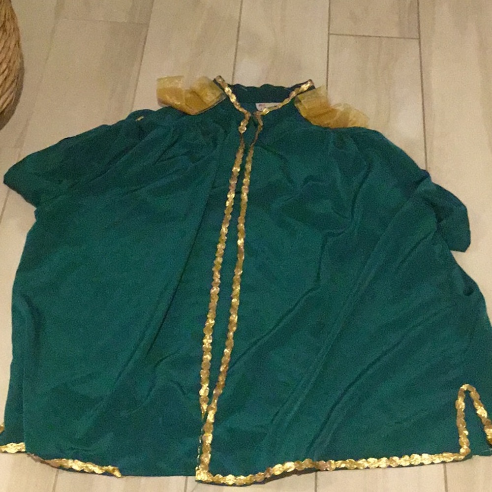 Fiona emerald green cape/gown